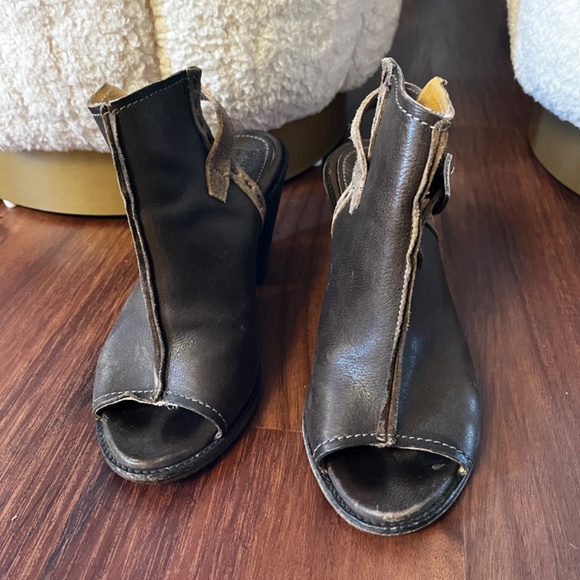 Frye Open Toe Bootie Size 7 - Picture 2 of 5
